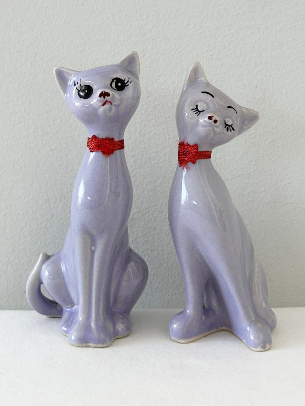 2 Vintage Purple Cat Figurines Ceramic MCM Siamese Long Neck Red Ribbon Retro